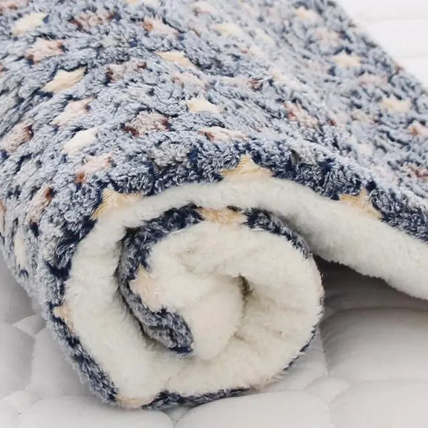 Keep Your Pet Cozy with the Perfect Pet Blanket – Snuggle, Snooze, Repeat!