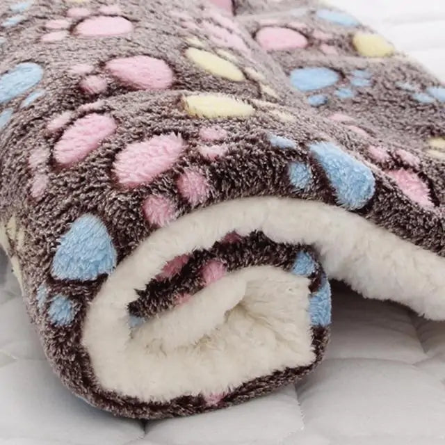 Keep Your Pet Cozy with the Perfect Pet Blanket – Snuggle, Snooze, Repeat!