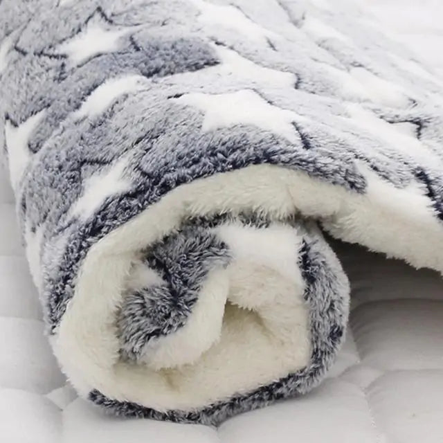 Keep Your Pet Cozy with the Perfect Pet Blanket – Snuggle, Snooze, Repeat!