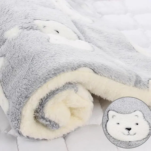 Keep Your Pet Cozy with the Perfect Pet Blanket – Snuggle, Snooze, Repeat!