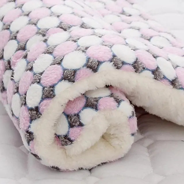 Keep Your Pet Cozy with the Perfect Pet Blanket – Snuggle, Snooze, Repeat!