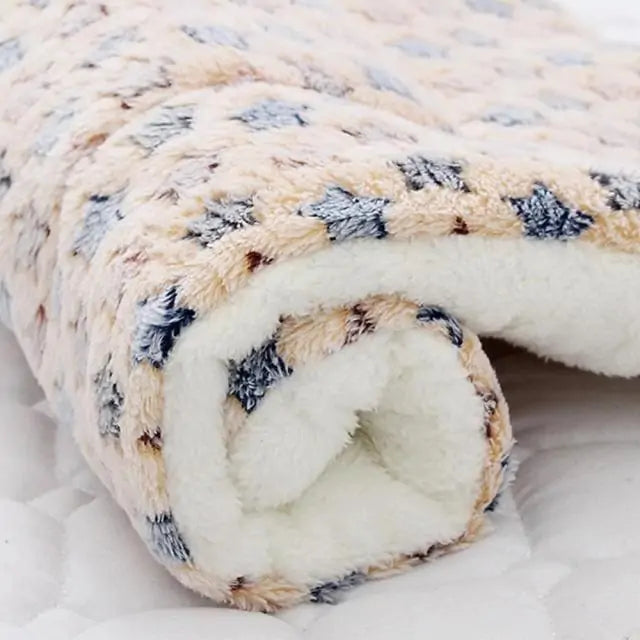 Keep Your Pet Cozy with the Perfect Pet Blanket – Snuggle, Snooze, Repeat!