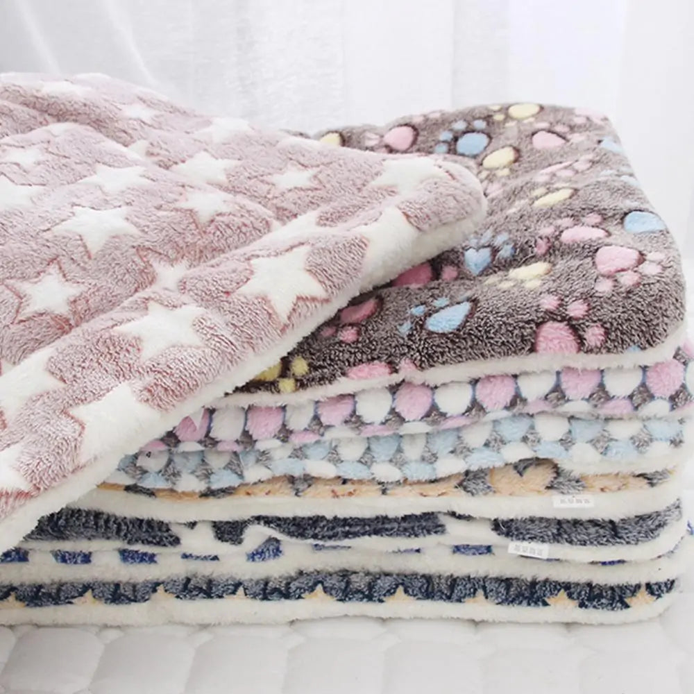 Keep Your Pet Cozy with the Perfect Pet Blanket – Snuggle, Snooze, Repeat!